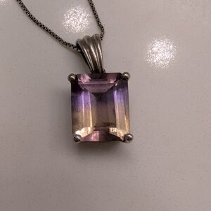 Elegant Purple and Silver Pendant Necklace